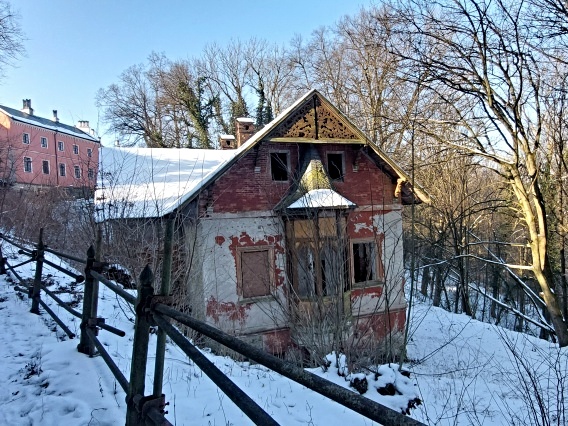 10_Bývalá výletní restaurace Hájenka, škoda jí...